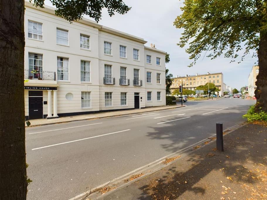 The Grove King Bed Wi-Fi Ev Charger Apartment Cheltenham Exterior photo