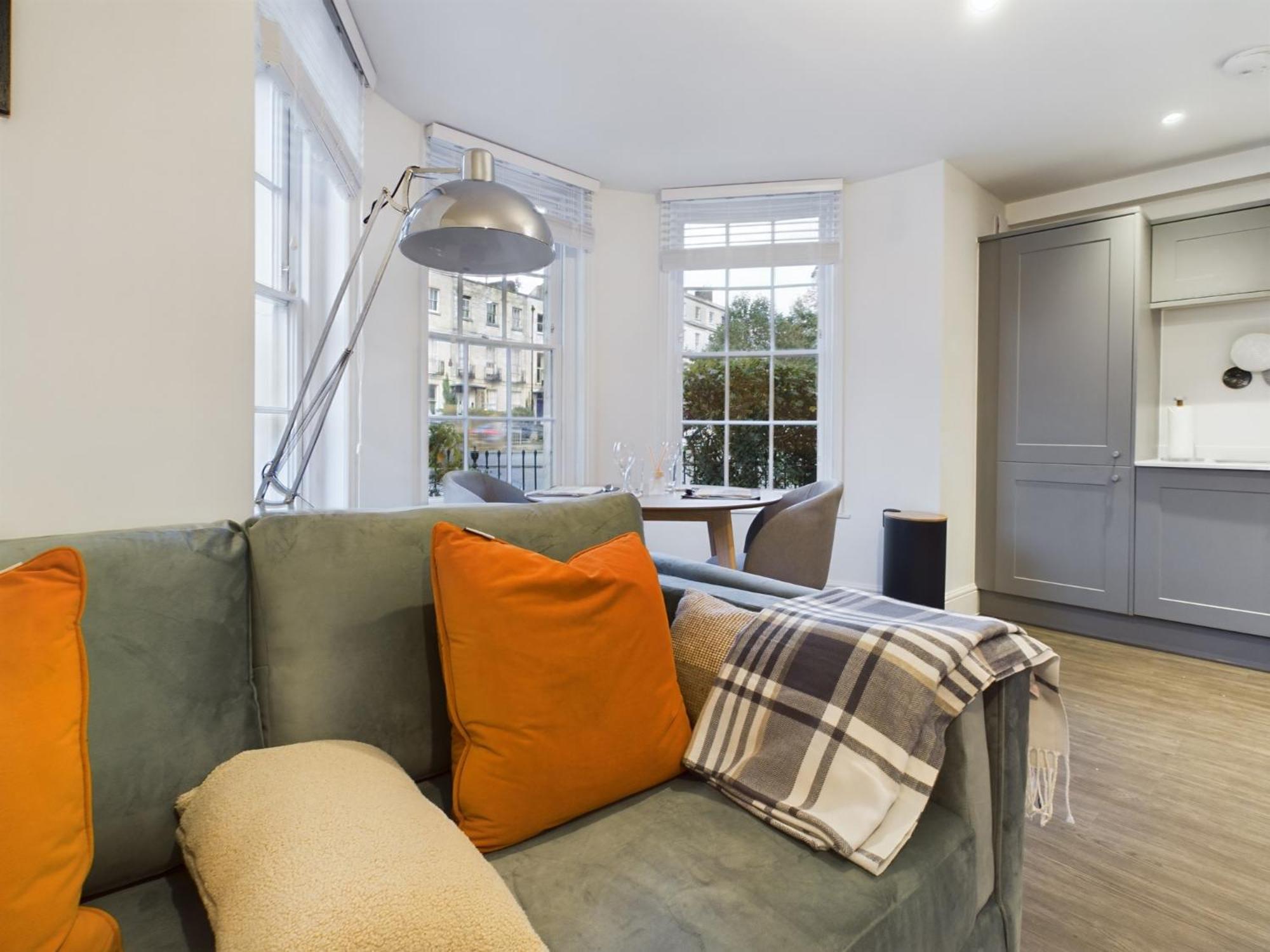 The Grove King Bed Wi-Fi Ev Charger Apartment Cheltenham Exterior photo